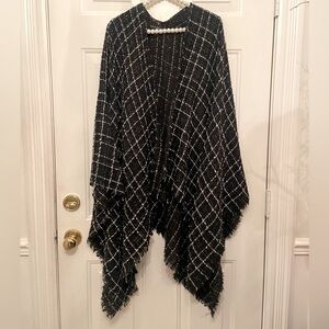 Chic Black/White Plaid Ruana/Wrap/Shawl